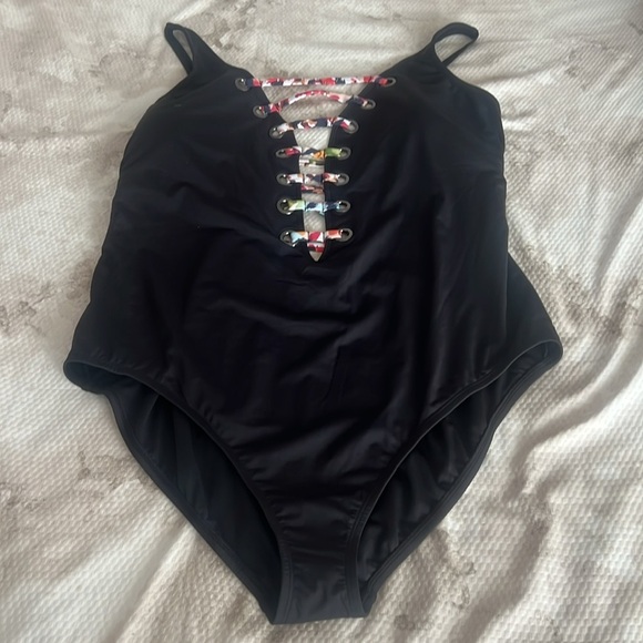Bleu Rod Beattie Party Animal Plunge Plus One
Piece Size 20W - Picture 4 of 8